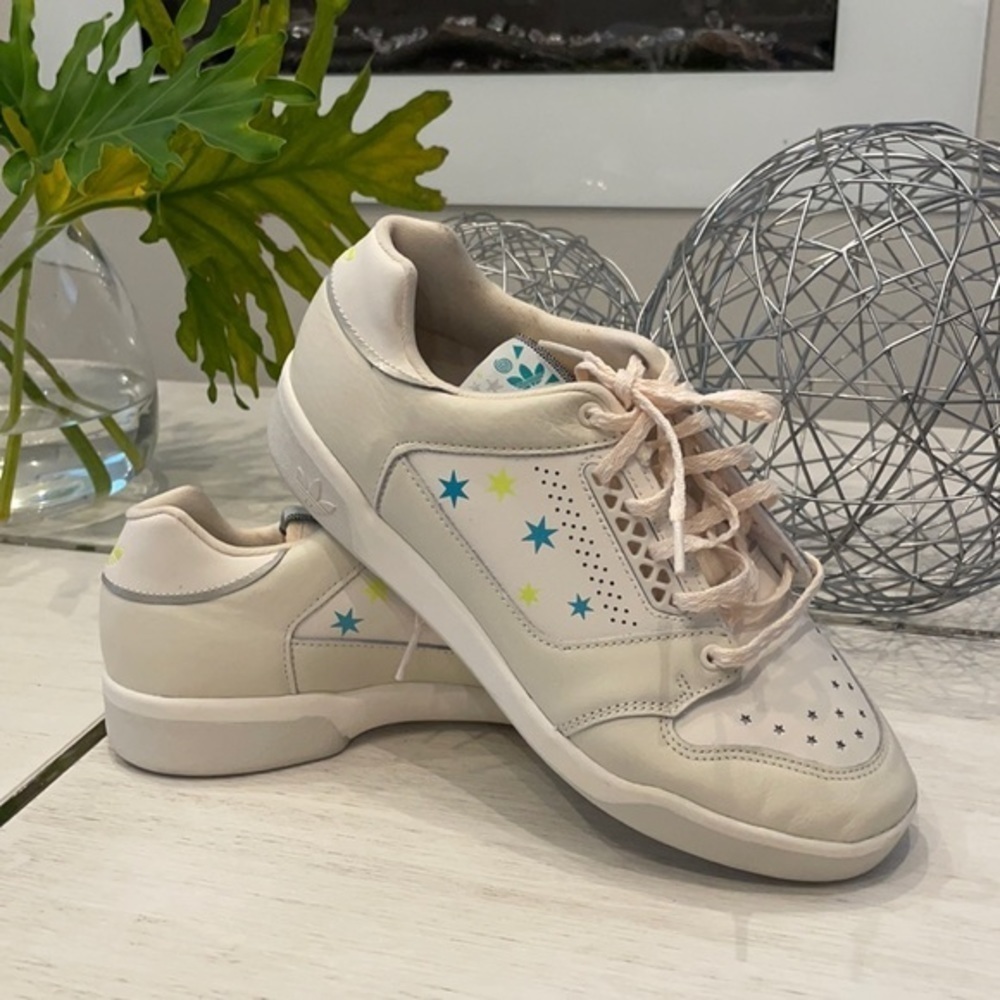 NWOB Adidas SlamCourt Star Sneakers